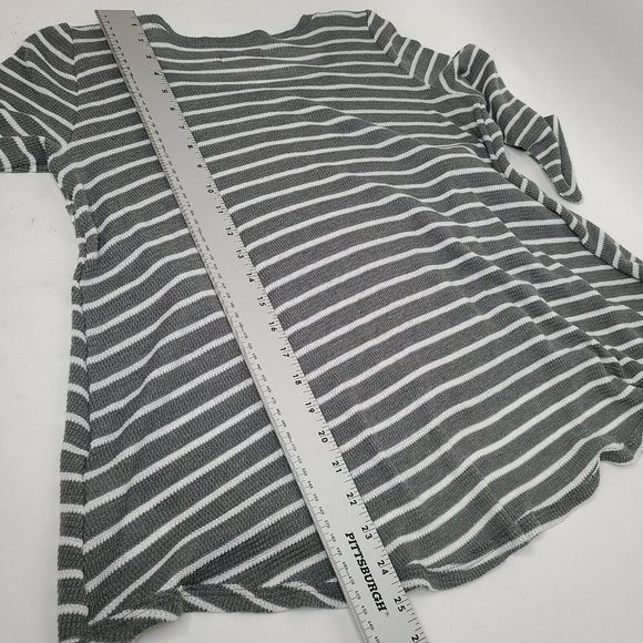Hollister Womens Waffle Knit Wrap Top Sz MED Gray White Stripes Pullover Shirt - Picture 8 of 11
